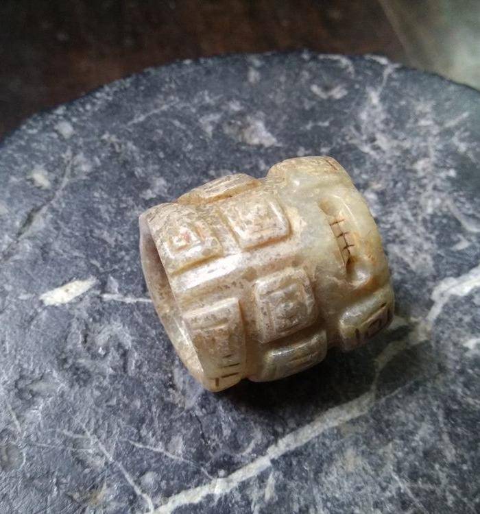 欧洲回流 神人兽面纹 搬指图6
