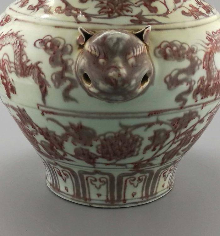 釉里红缠枝花龙纹兽耳罐图8