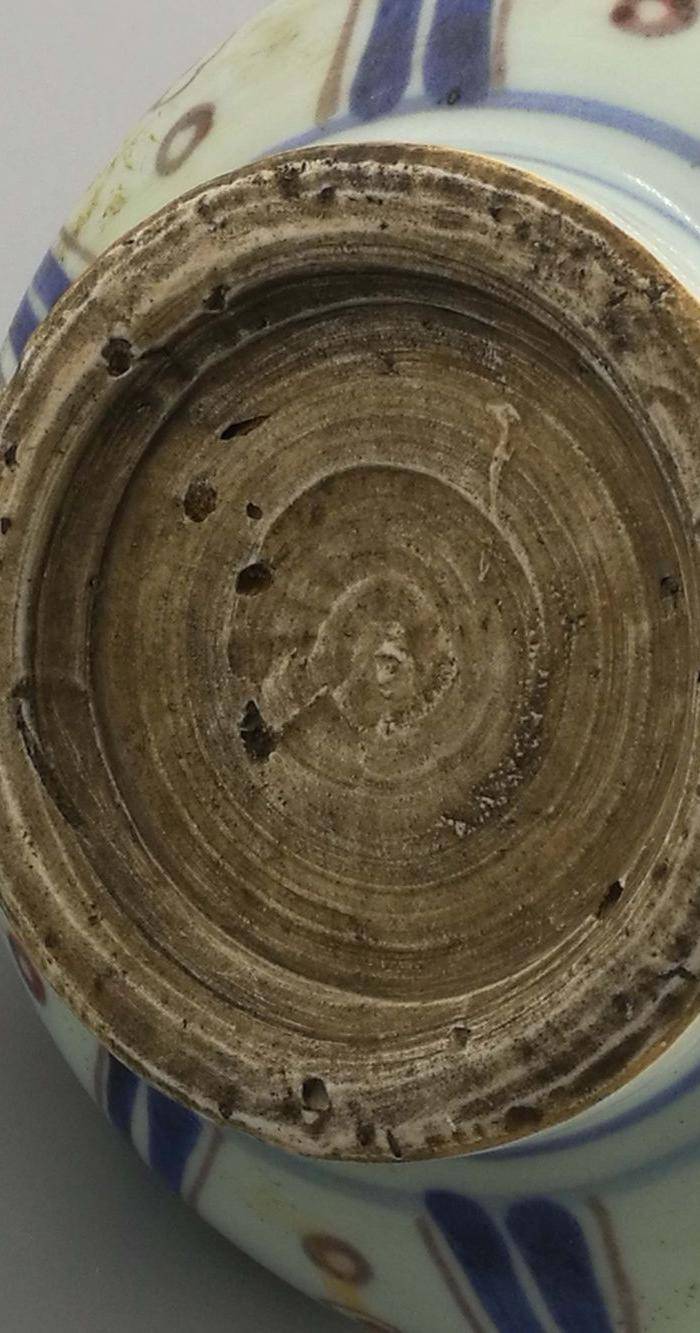 青花釉里红缠枝莲鸳鸯戏水纹蒜头瓶图8