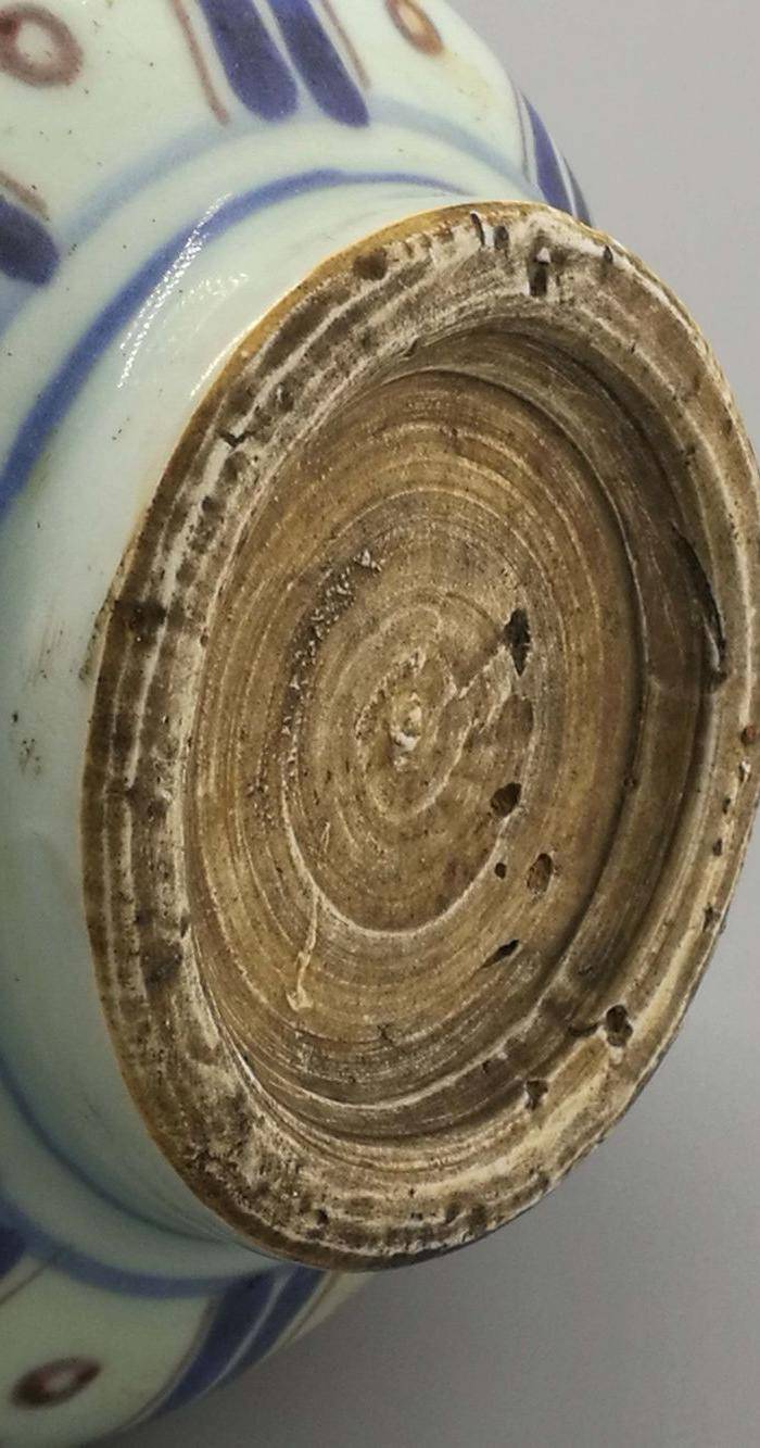 青花釉里红缠枝莲鸳鸯戏水纹蒜头瓶图9