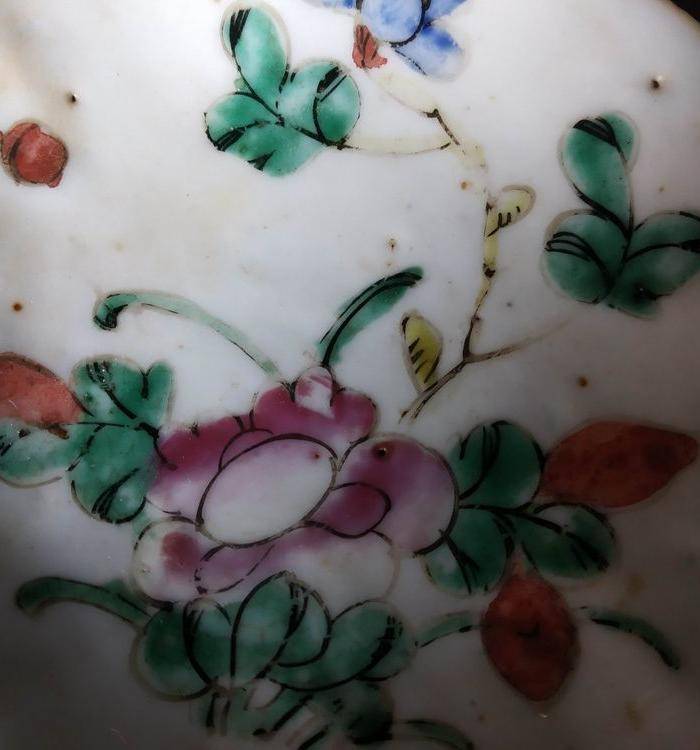 同治粉彩草虫花口高足小盘图4