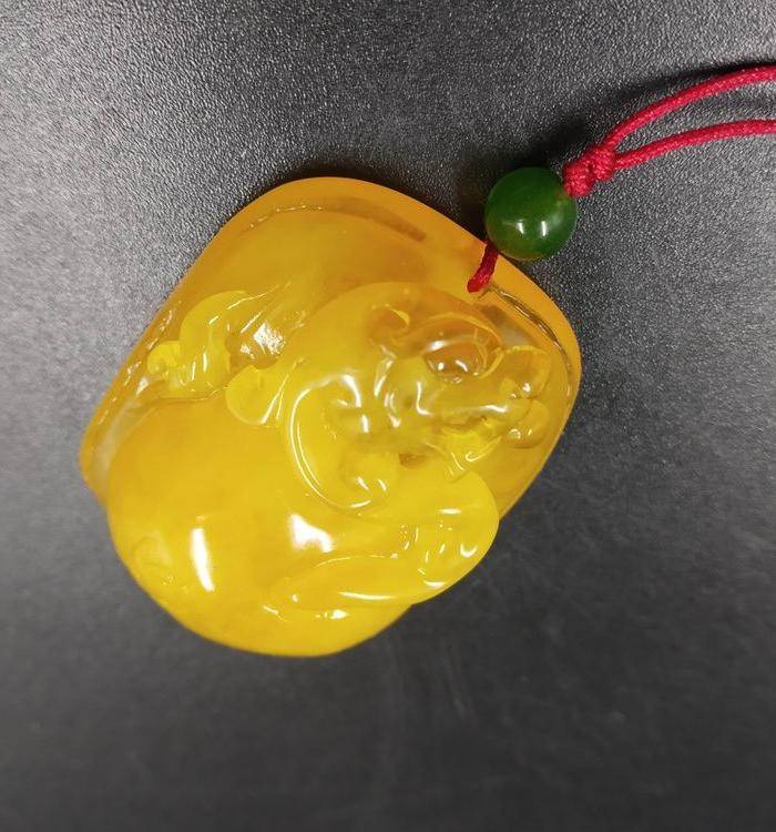 精品 纯天然鸡油黄波罗的海琥珀蜜蜡龙牌图2
