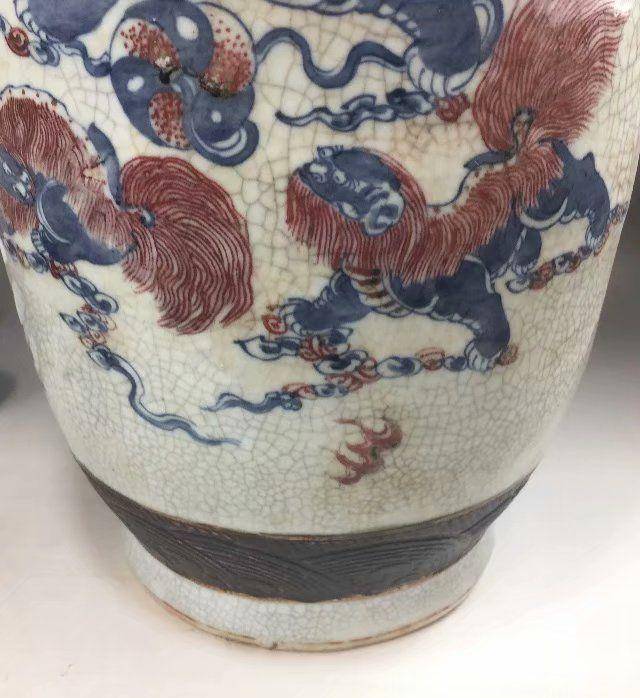 清中期 哥釉青花釉里红太师少狮撇口瓶图4