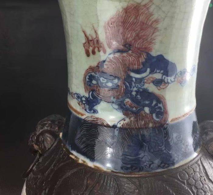 清中期 哥釉青花釉里红太师少狮撇口瓶图2