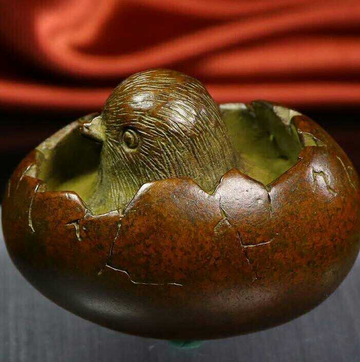 精品铜雕小鸡破壳而出摆件图3