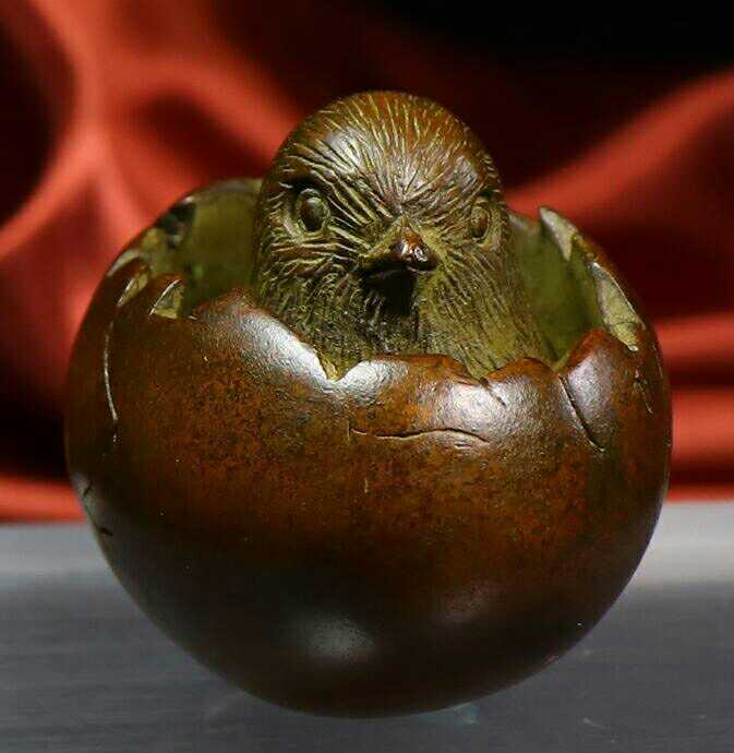 精品铜雕小鸡破壳而出摆件图6
