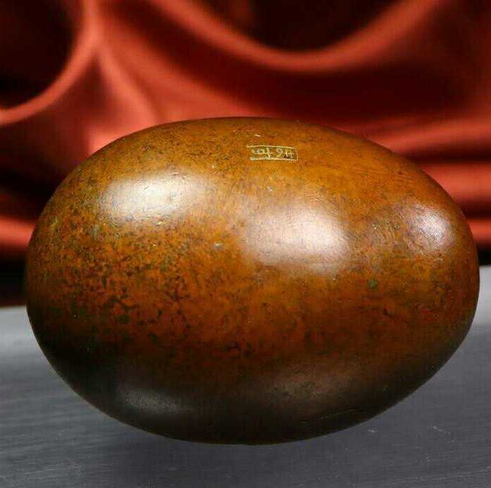精品铜雕小鸡破壳而出摆件图7