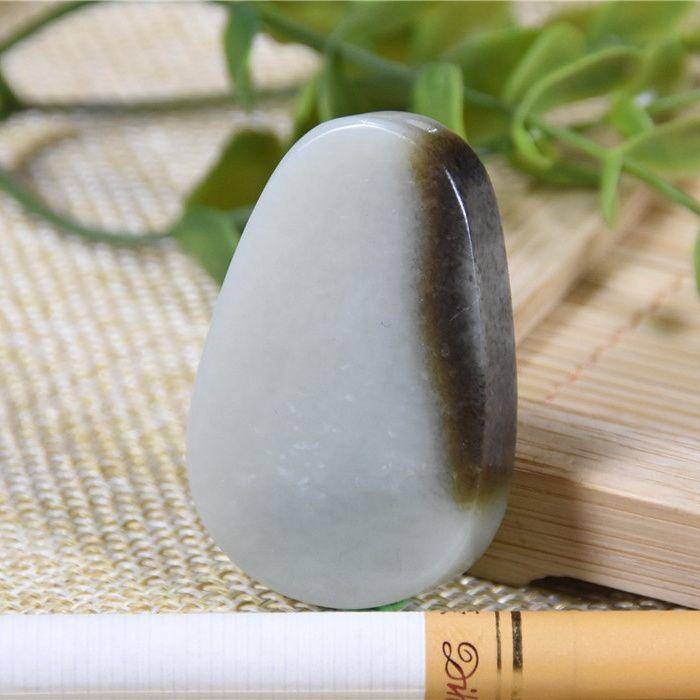 和田玉 黑皮料 俏色 大慈悲观音图7