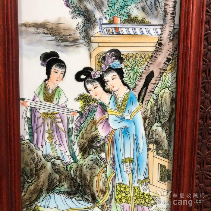 《王大凡》作品红木卷轴雕金钱镶瓷板画十二金钗