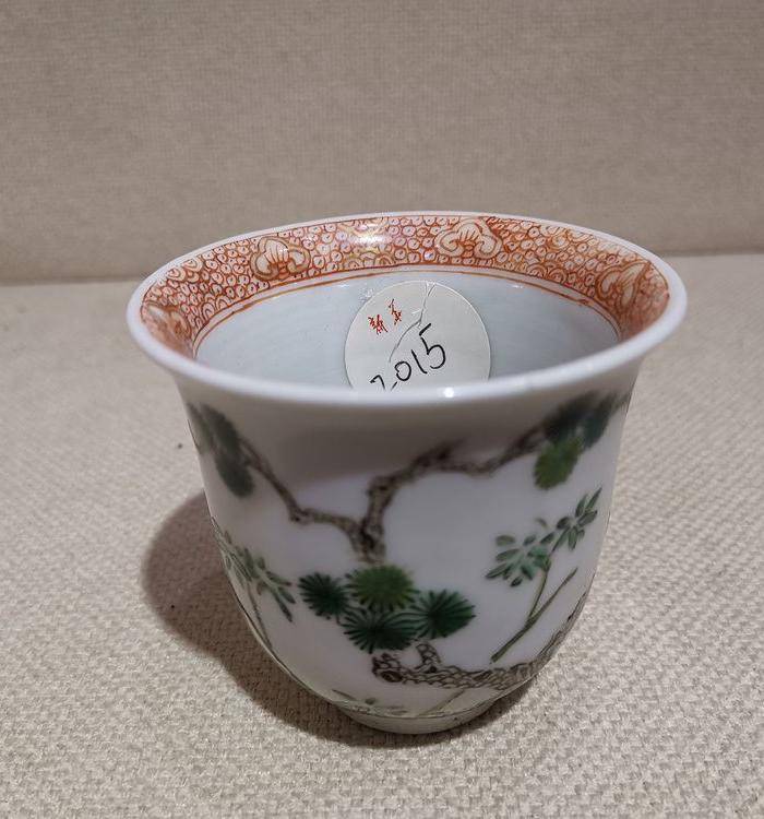 清.五彩花卉杯图2