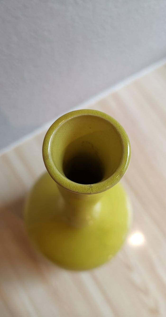 黄釉胆瓶图5