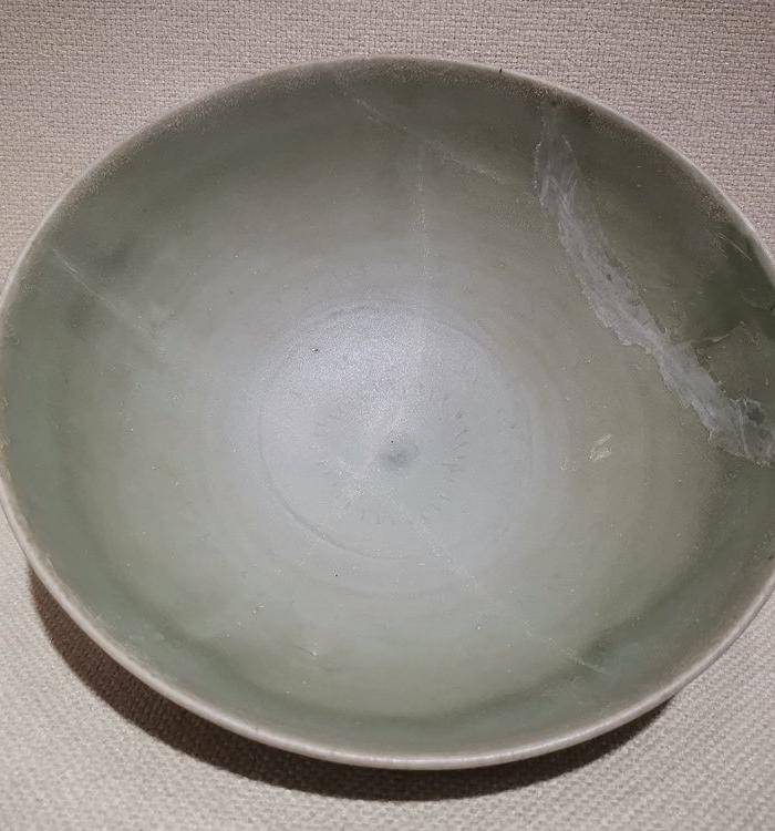 宋.龙泉窑梅子青带刻工碗图2