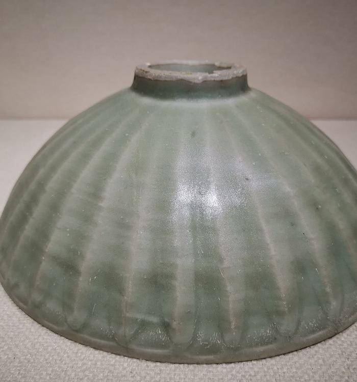 宋.龙泉窑梅子青带刻工碗图5