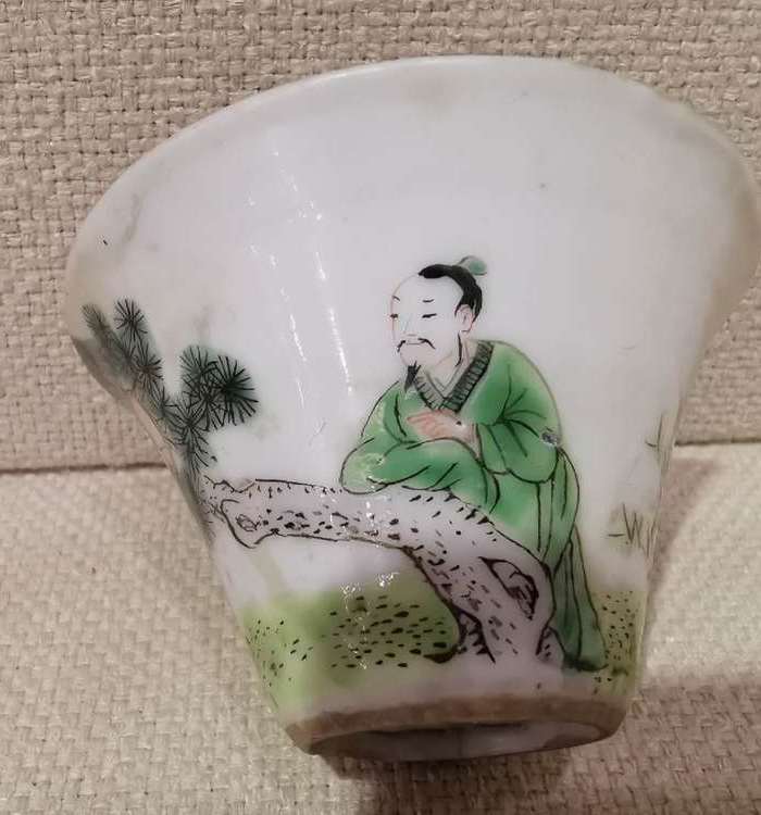 明.素三彩人物酒杯.图2