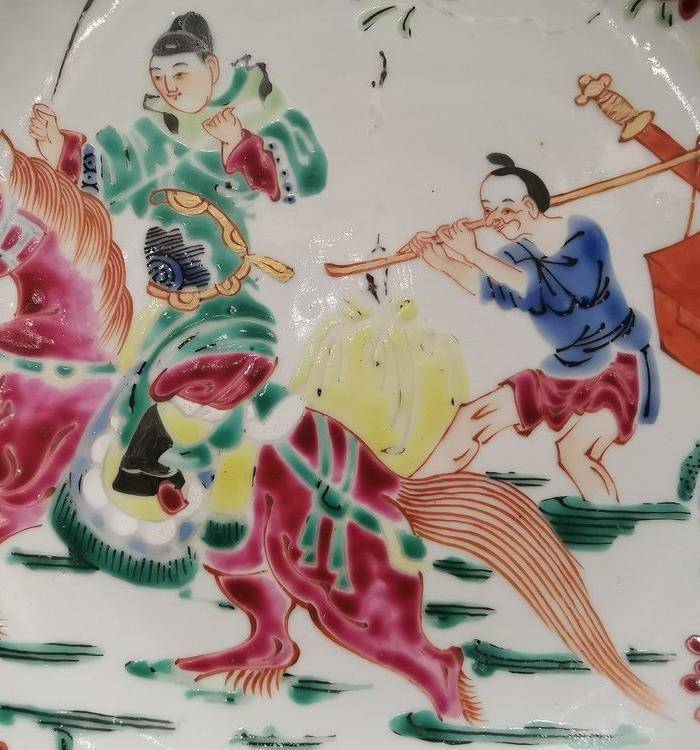 雍正粉彩人物盘图2