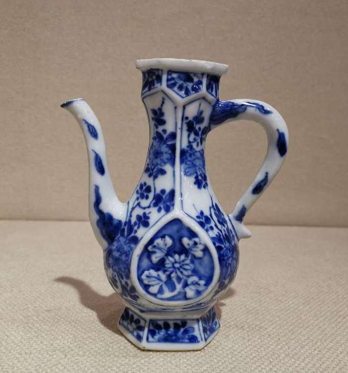 康熙青花小壶图2