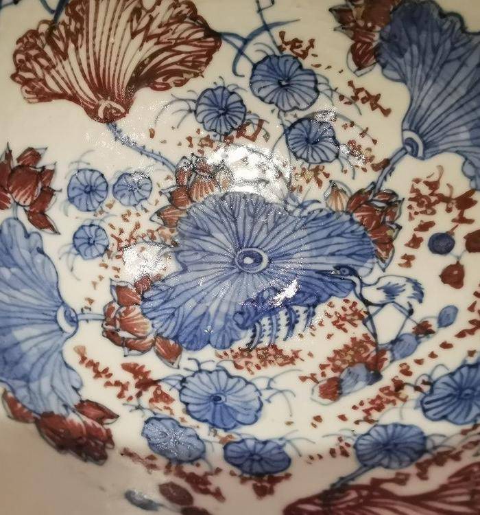 釉里红荷花碗图3