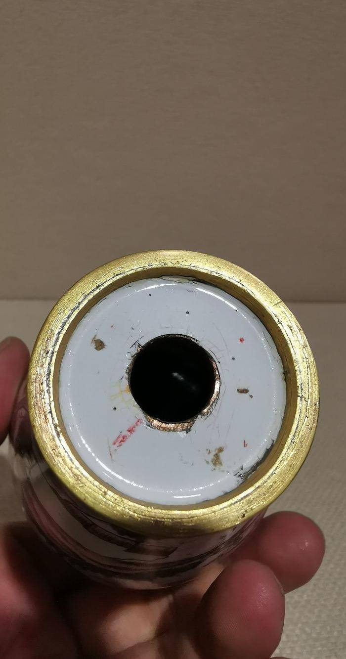 珐琅彩人物山水铜瓶一对图3