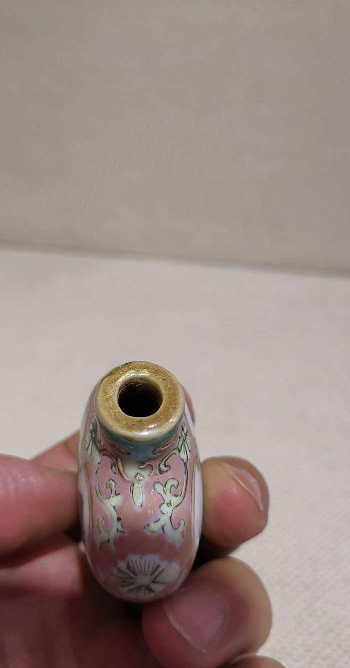 清道光.胭脂红粉彩开光官窑鼻烟壶图3