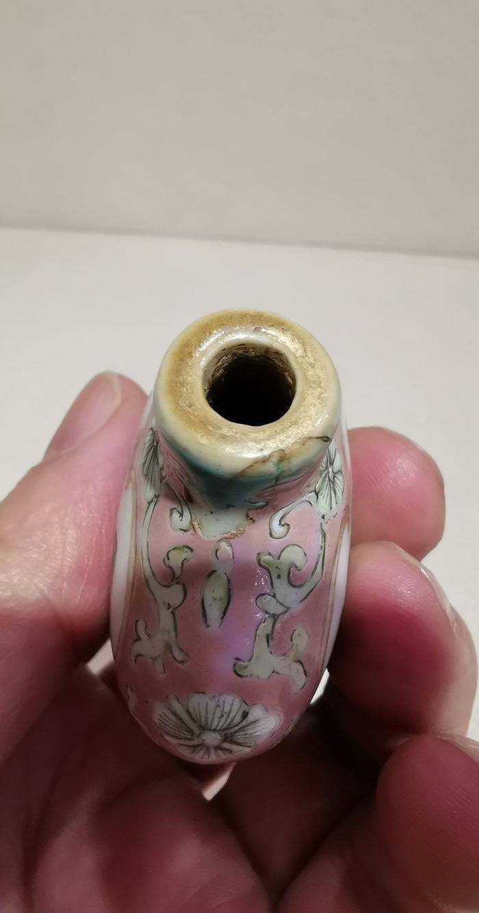 清道光.胭脂红粉彩开光官窑鼻烟壶图4