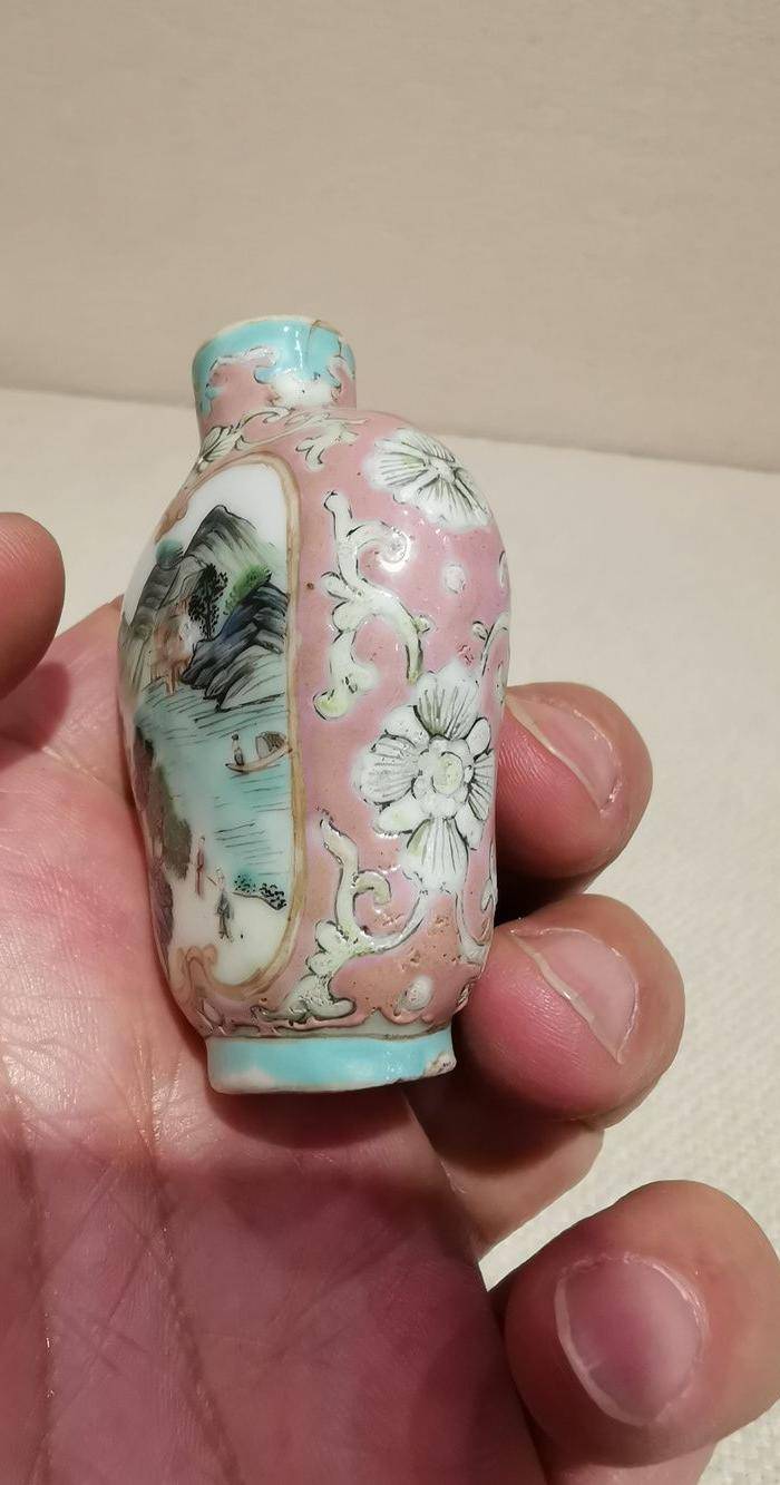 清道光.胭脂红粉彩开光官窑鼻烟壶图5