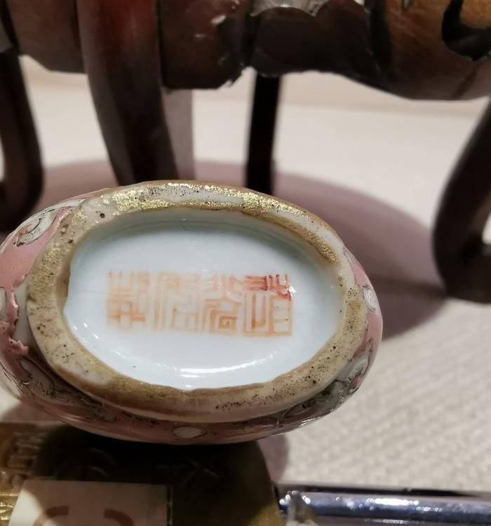 清道光.胭脂红粉彩开光官窑鼻烟壶图8