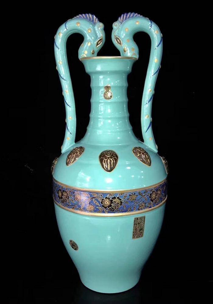 精品本金松石釉描金缠枝莲花卉纹双耳尊一对图2
