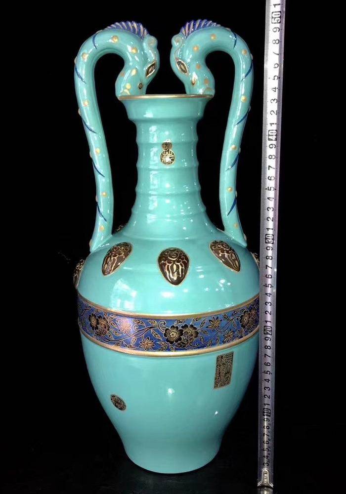 精品本金松石釉描金缠枝莲花卉纹双耳尊一对图8