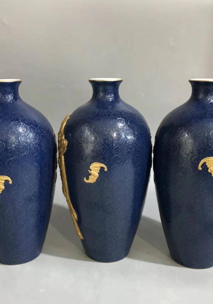 精品本金浮雕霁蓝釉爬花福禄寿梅瓶一套图4
