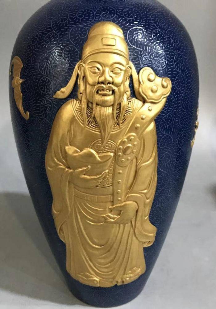 精品本金浮雕霁蓝釉爬花福禄寿梅瓶一套图6