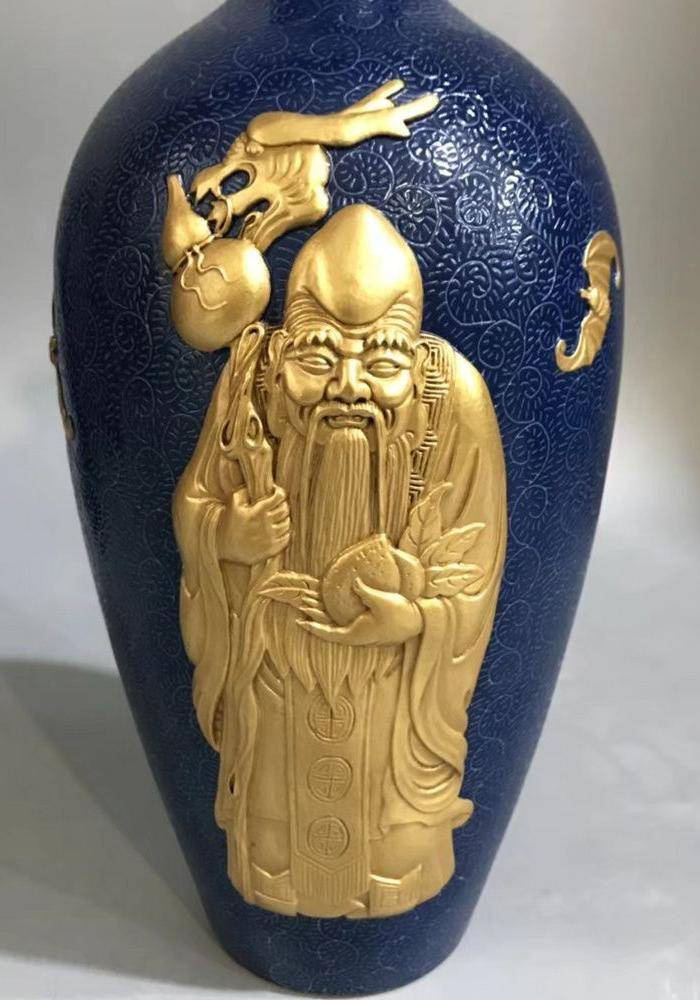 精品本金浮雕霁蓝釉爬花福禄寿梅瓶一套图5