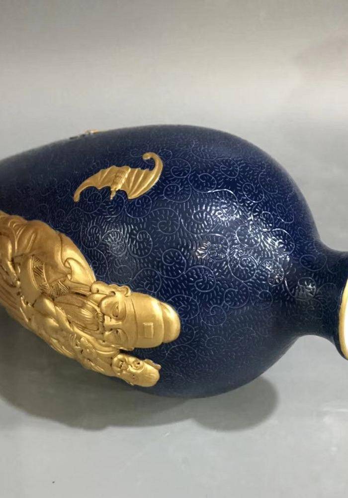 精品本金浮雕霁蓝釉爬花福禄寿梅瓶一套图8