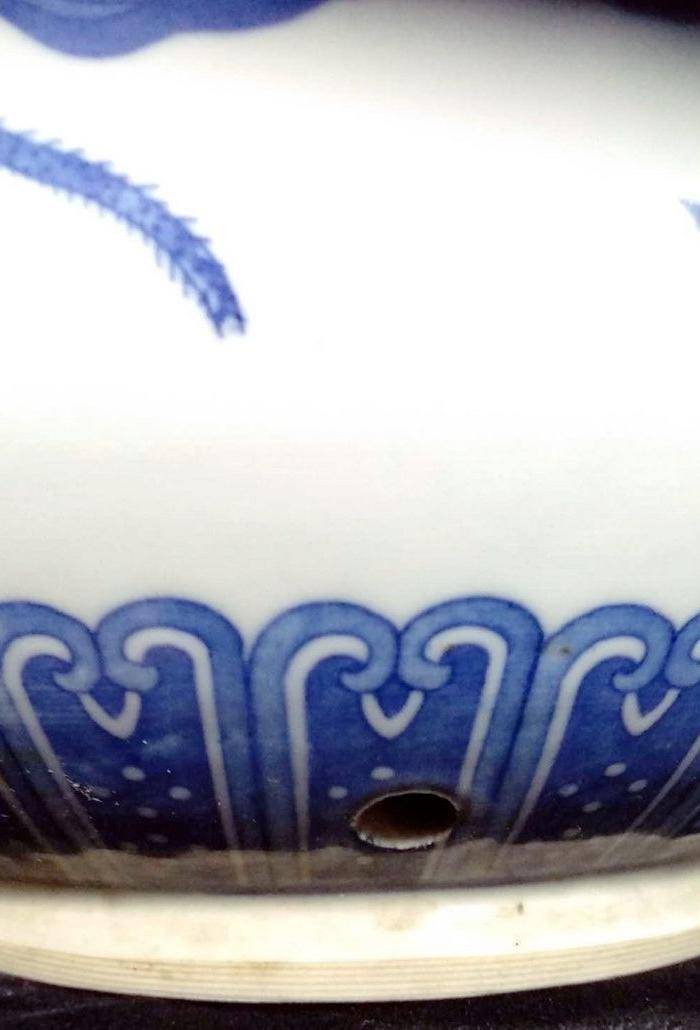 英国回流的清代青花荷花莲子瓶图9