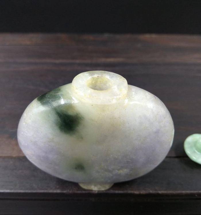 清代 翡翠鼻烟壶图3