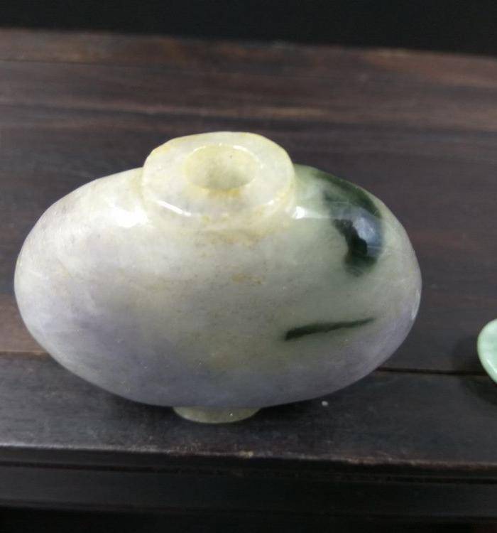 清代 翡翠鼻烟壶图4