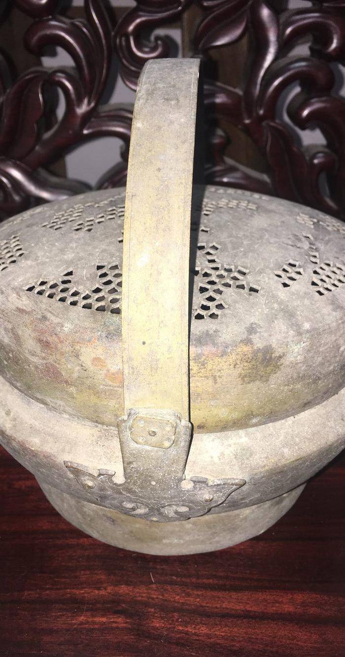 厚重的铜炉图2