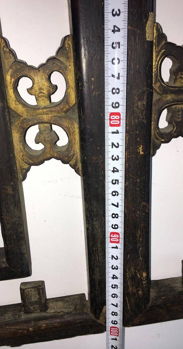 楠木漏空雕溜金窗一对图6