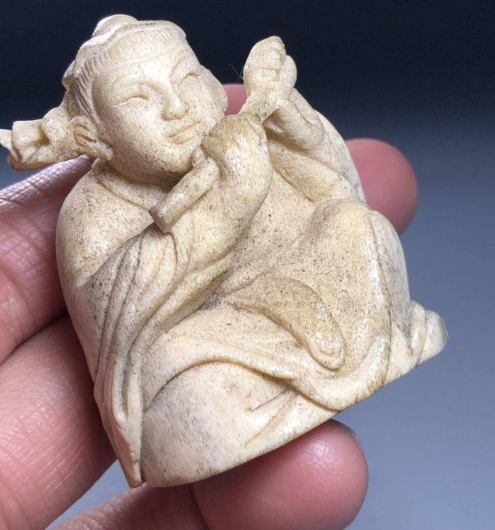 精品 清代老鹿角雕人物小摆件图5
