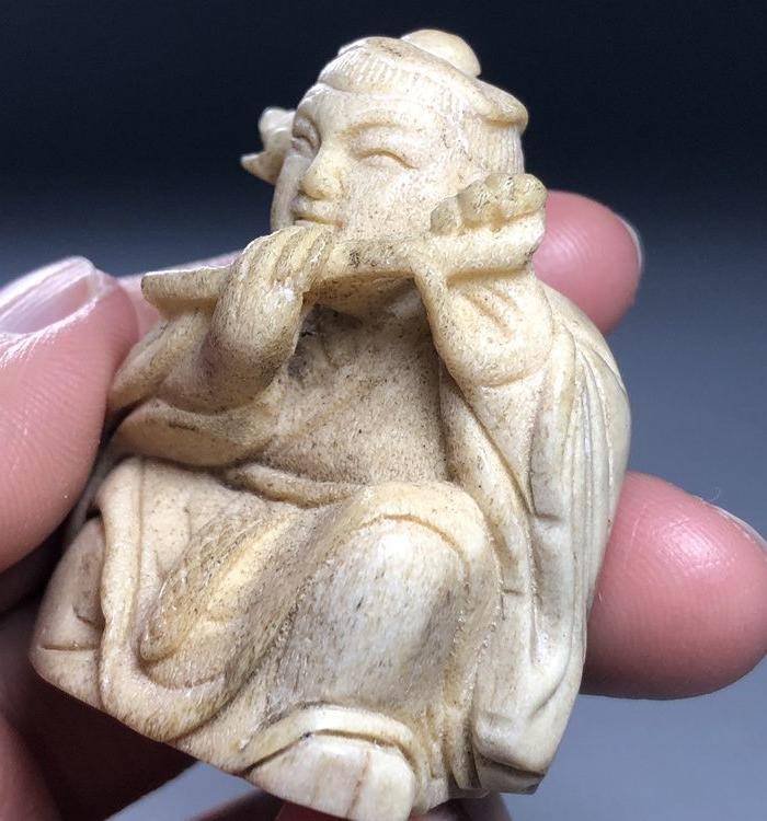 精品 清代老鹿角雕人物小摆件图7