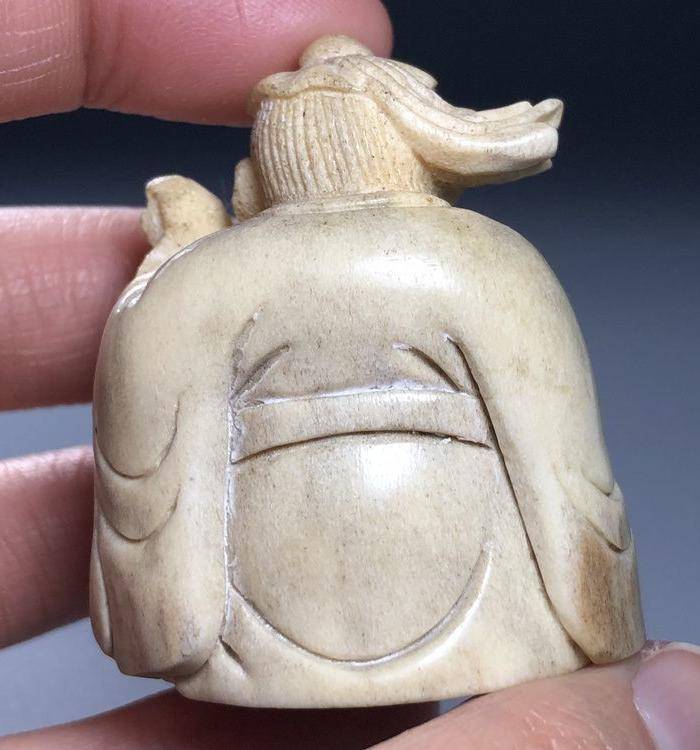 精品 清代老鹿角雕人物小摆件图10