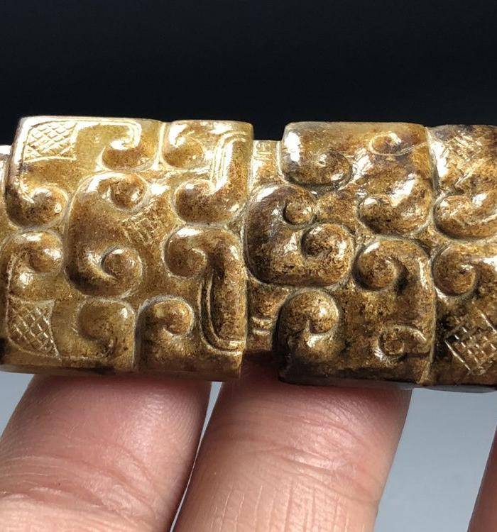 精品 收藏级 卷云纹高古玉勒子一件图3