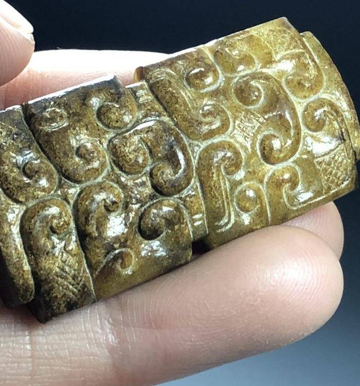 精品 收藏级 卷云纹高古玉勒子一件图11
