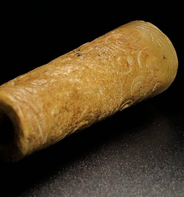 精品回流 高古 红沁玉勒子管图5