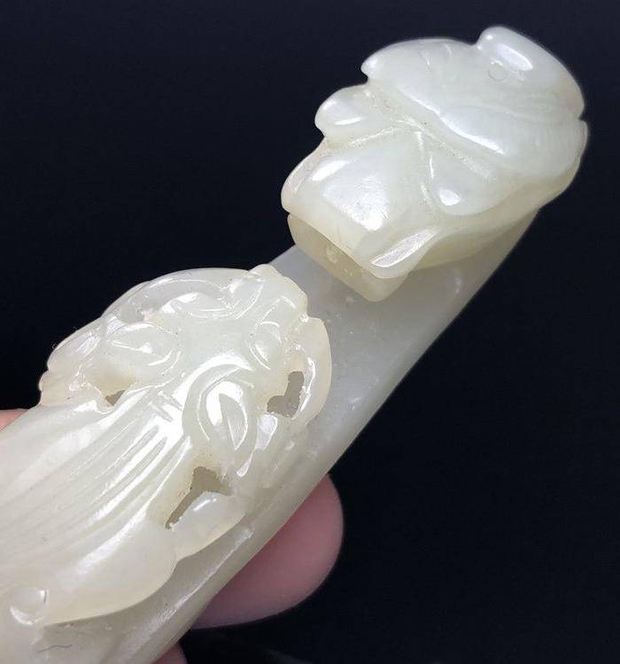 精品 回流 收藏级 和田白玉龙钩一件图6