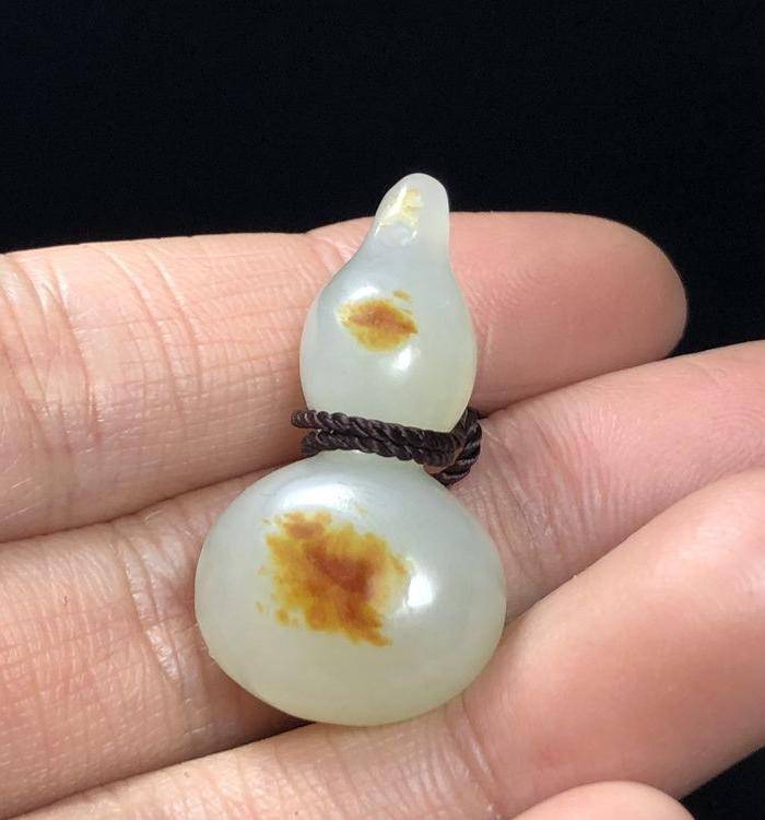 精品 清代老和田白玉籽料小葫芦玉坠图3