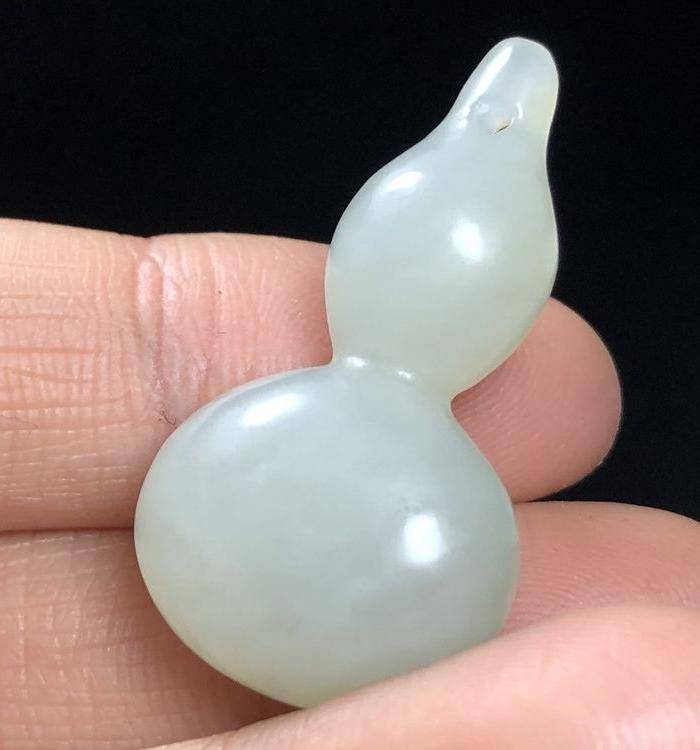 精品 清代老和田白玉籽料小葫芦玉坠图4