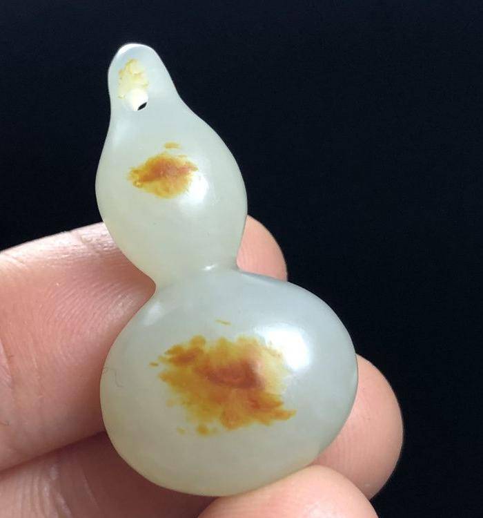 精品 清代老和田白玉籽料小葫芦玉坠图7
