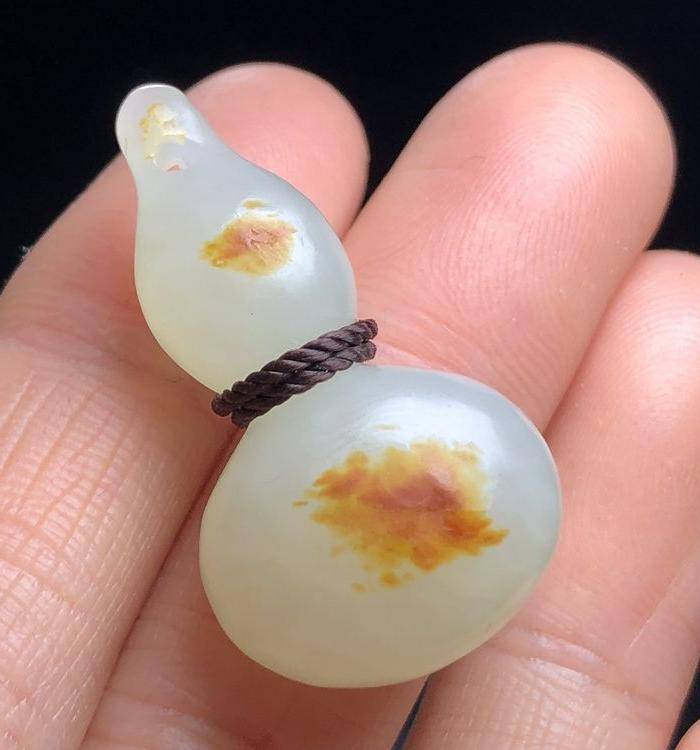精品 清代老和田白玉籽料小葫芦玉坠图9