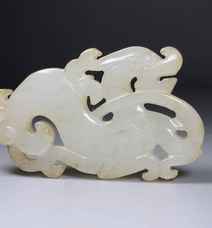 精品 清代老和田白玉龙形玉佩图2