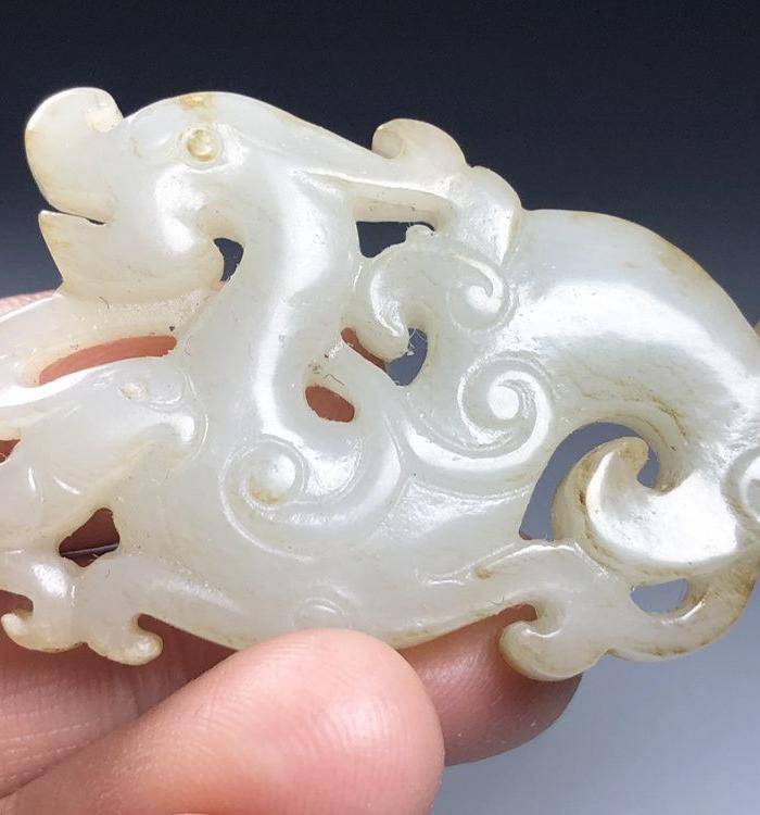精品 清代老和田白玉龙形玉佩图3